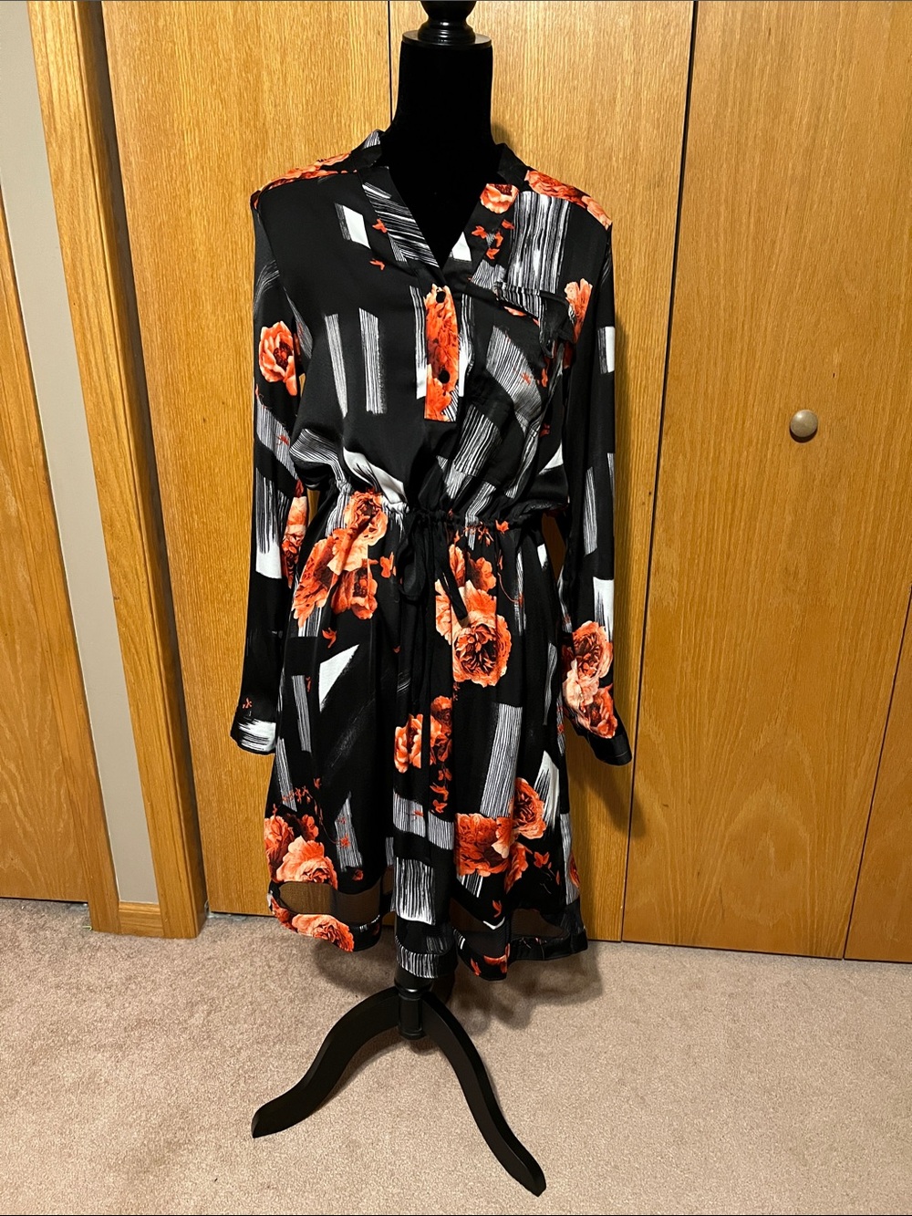 Simply Vera, red & black floral dress with drawstring waist & sheer mesh med.